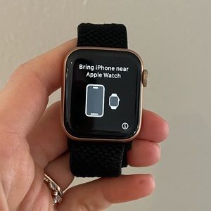 Apple Watch | Series 5 | 32GB | Rose Gold Aluminum | 40mm